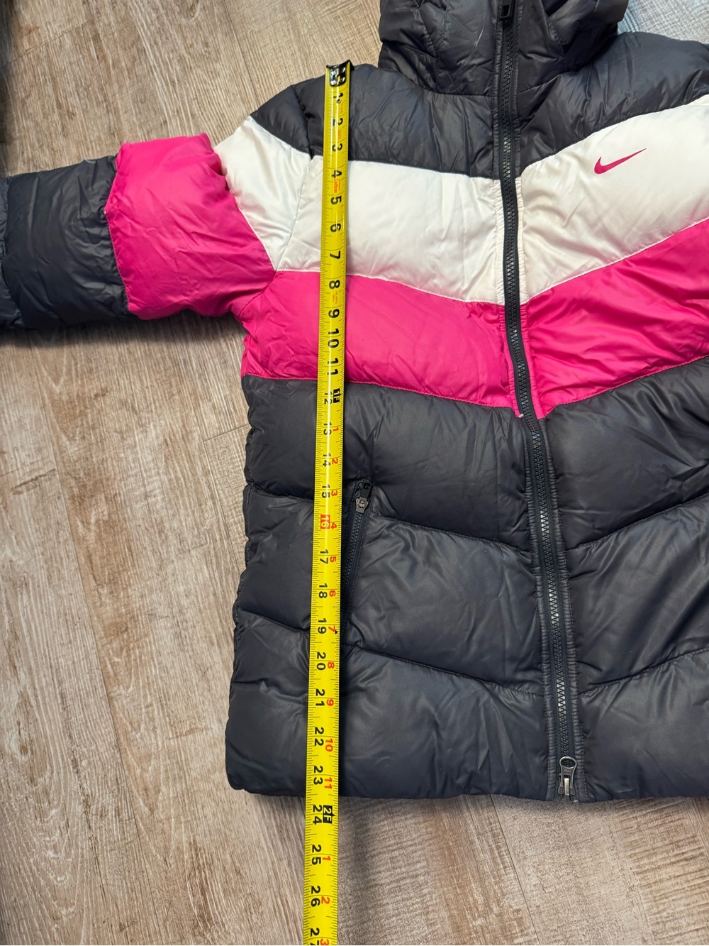 Nike Women's Black, Hot Pink & White Chevron Puffer Jacket with Hood 550 - Picture 3 of 8